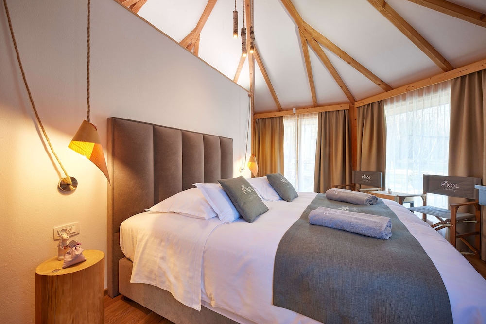 Pikol Lake Village Premium Glamping view 4