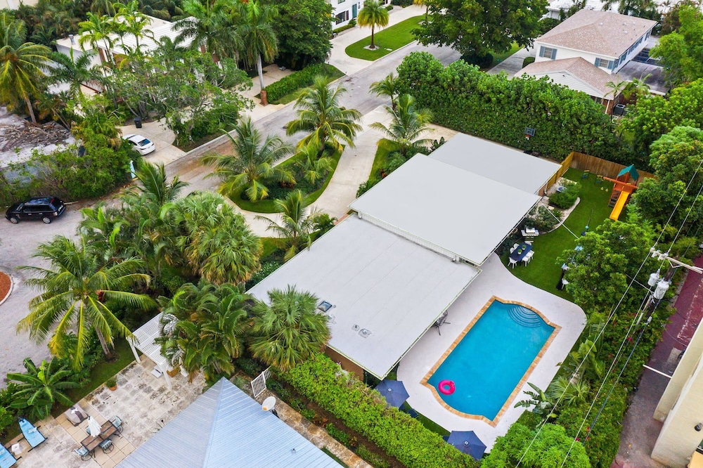 4BR Intracoastal Retreat With Pool, Games & More!