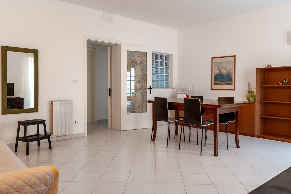 Comfy Central Apartment by Wonderful Italy