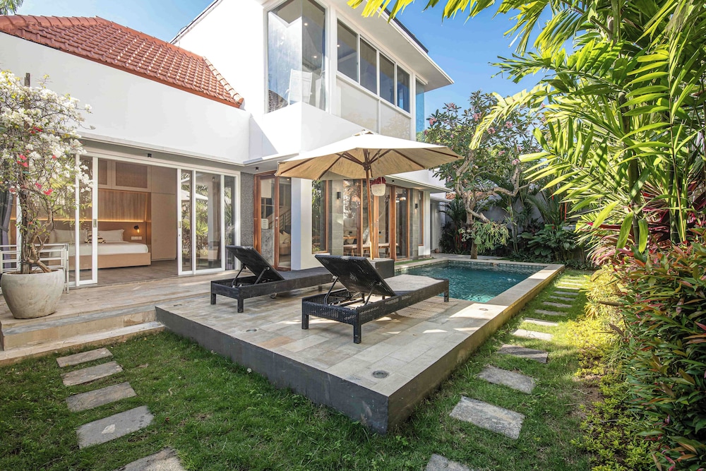 Beautiful 3BR Center Seminyak