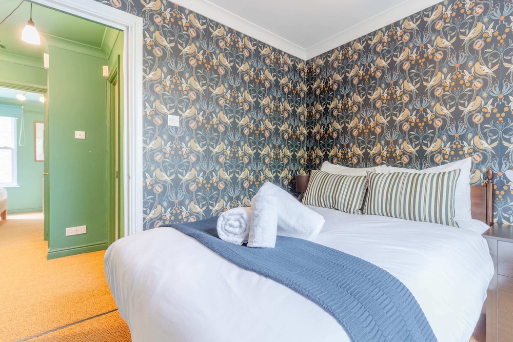 3 Bed House, Sleeps 8 - Near St Pancras