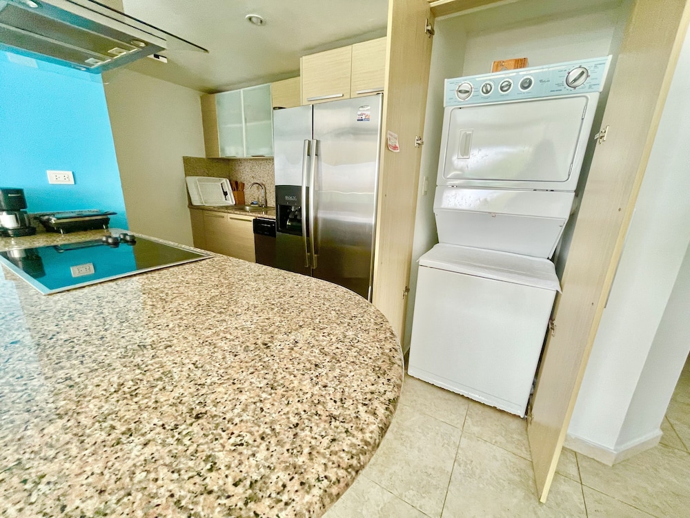 Marbella 2bedroom Beachfront Apartment view 4