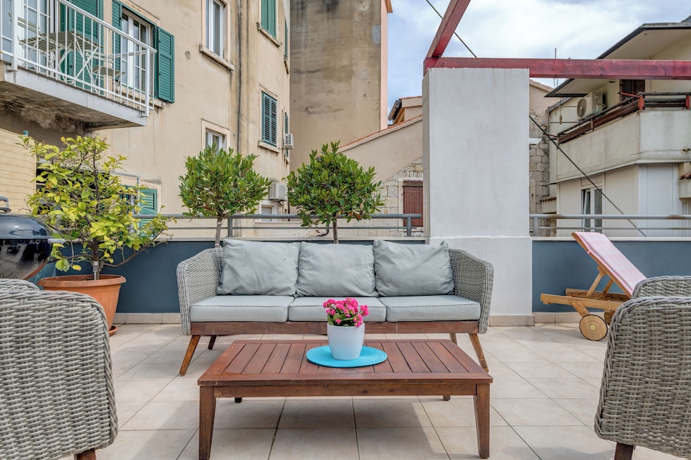 Heritage Carollini, Two-Story Residence
