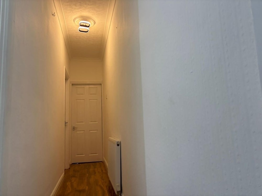 4-guest Charm Home W/street Parking & Wifi & Party