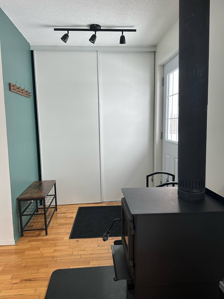 Renovated Chalet for Rent in Front of the Lake