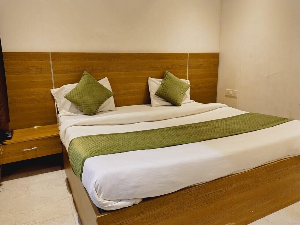 THE ROYAL CARGO RESORT