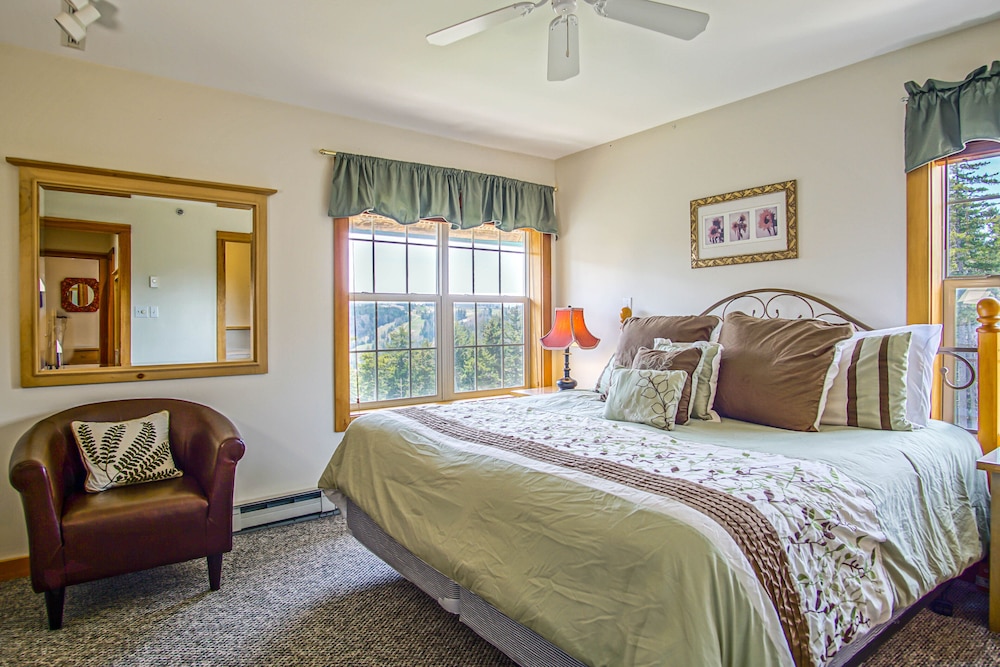 Camp 4 #21: 2 Bedrooms, 2.5 Baths: Slope Side, Gas Fireplace