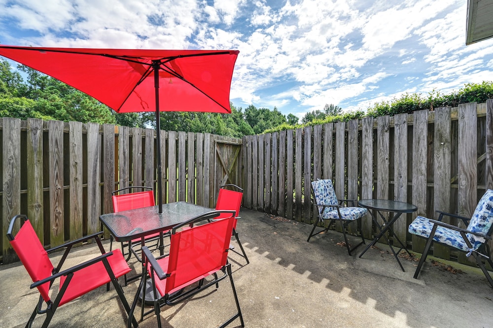 6 Mi to Med District: Greenville Home w/ Yard