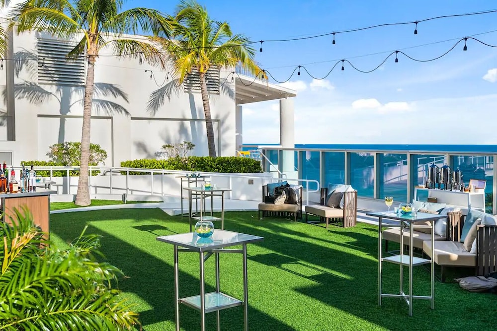 Elegant Beachfront Condo: Your Perfect Getaway!