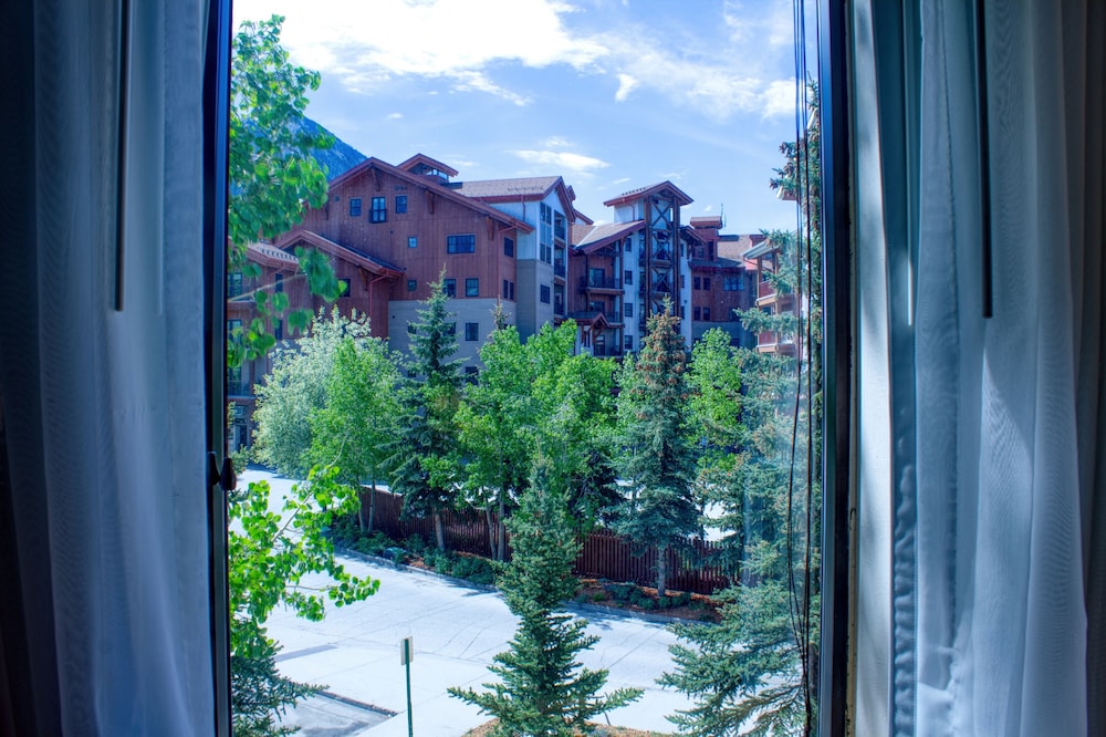 The Grand Lodge by Traverse Hospitality (No Resort Fees)