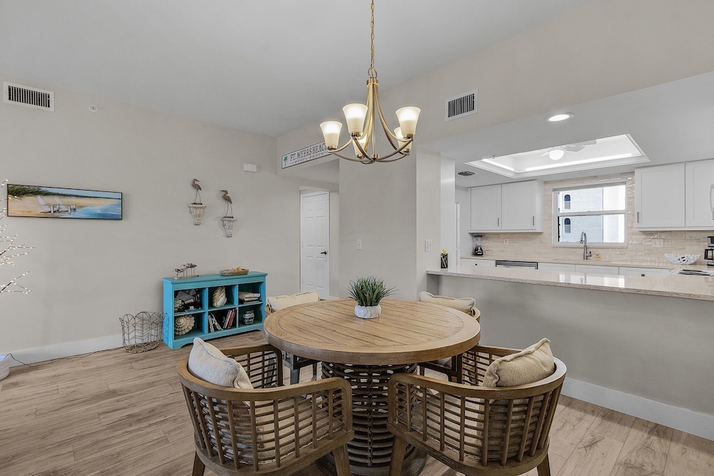 Casa Marina 432 Newly Remodeled, Water View 2 Bedroom Condo