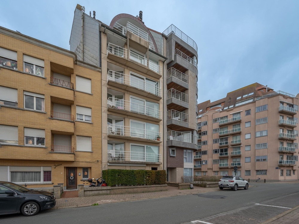 Apartment in Knokke Near Duinbergen Beach