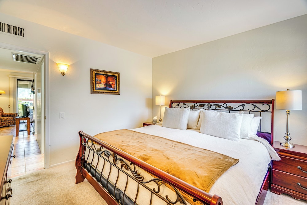Close to Golf: Mtn-view Townhome in Green Valley