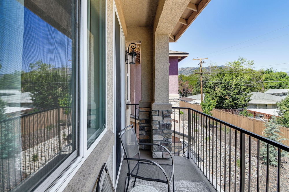 16 Mi to Lake Tahoe: Carson City Townhome