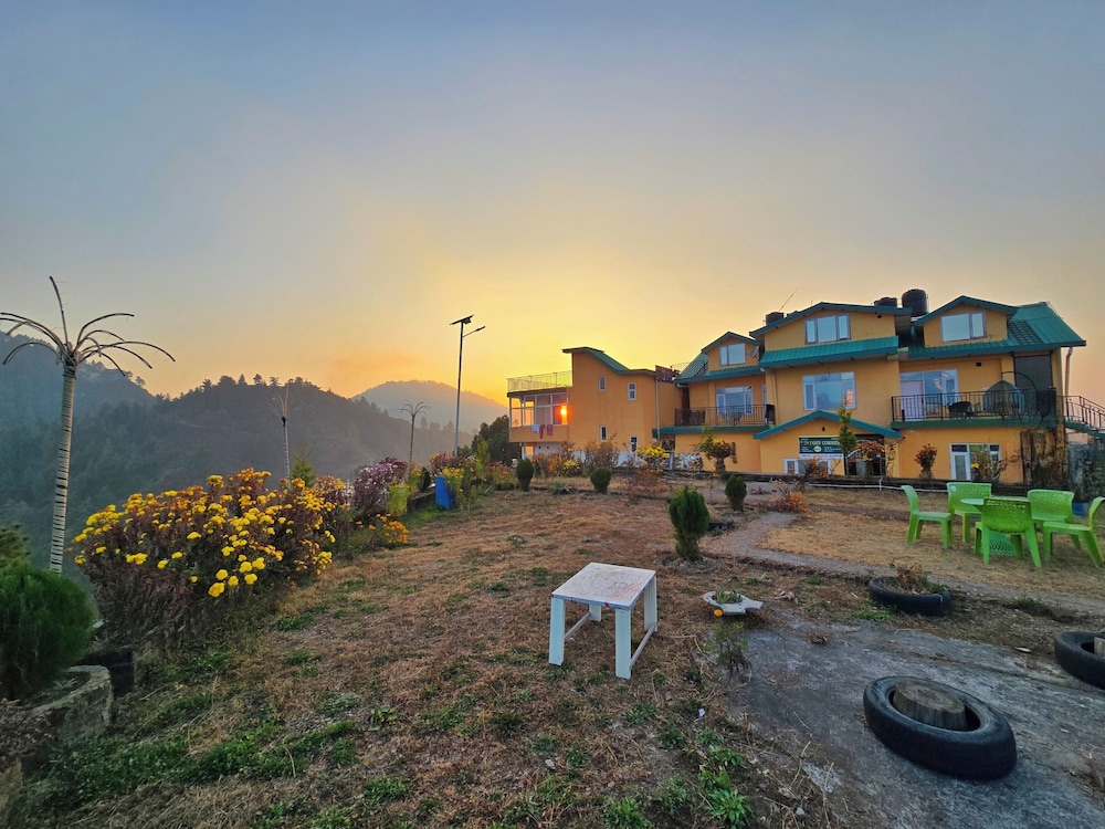 The Cozy Corner Hilltop 360 View Retreat