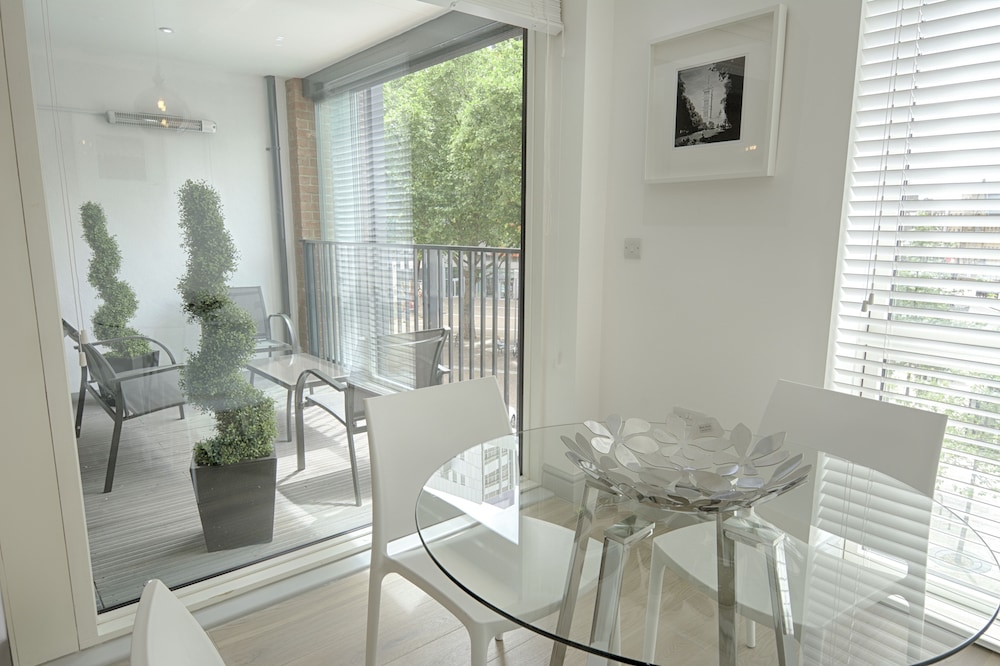 Roomspace Apartments -La Roka
