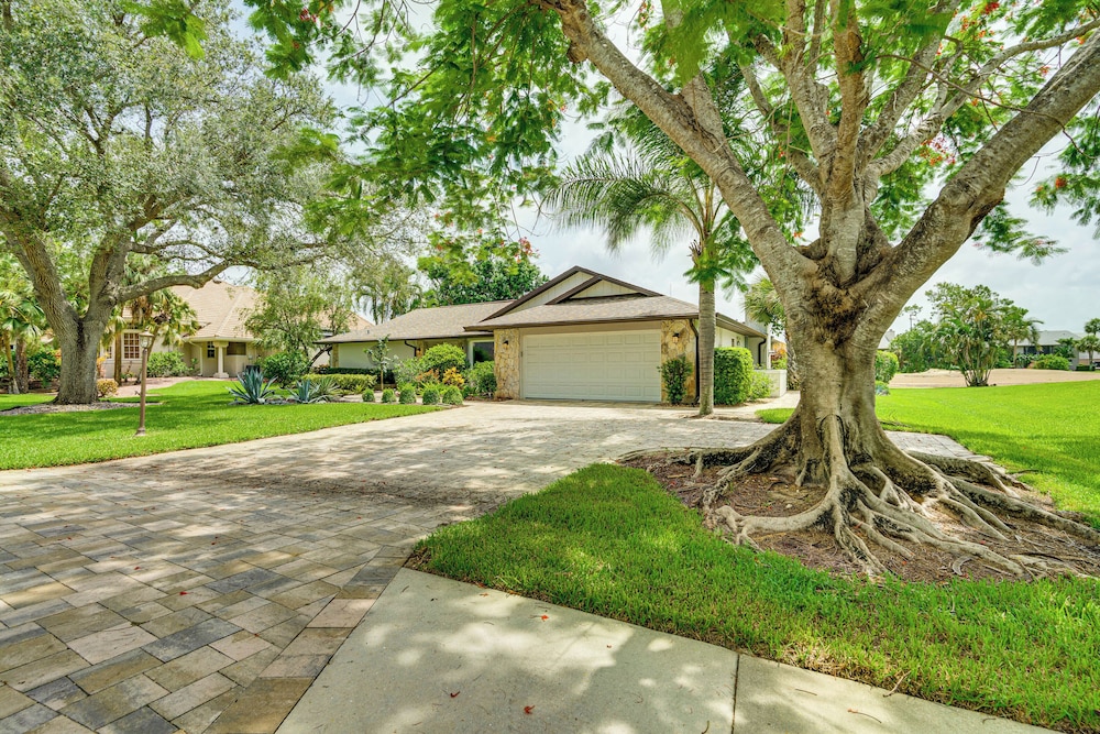 10 Mi to Beach: Poolside Paradise in Fort Myers!