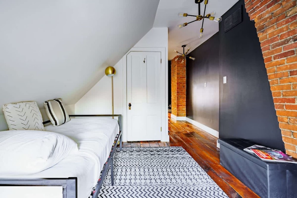 Short North Convention King Bed Parking Free