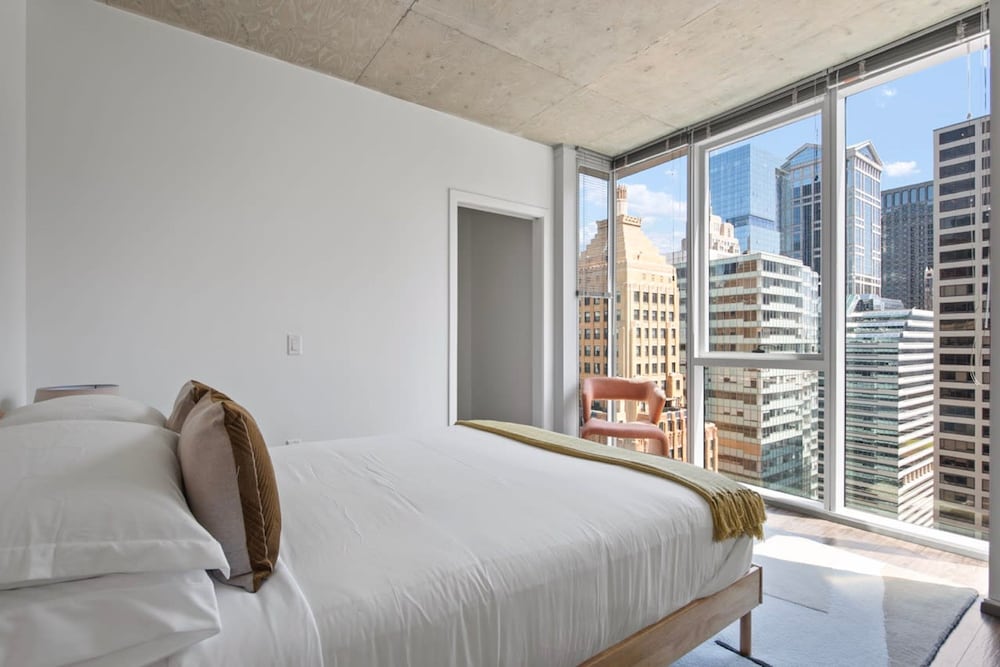 Urban Retreat 2BR City Views Near Shops
