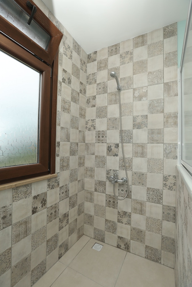 Guven Suite House