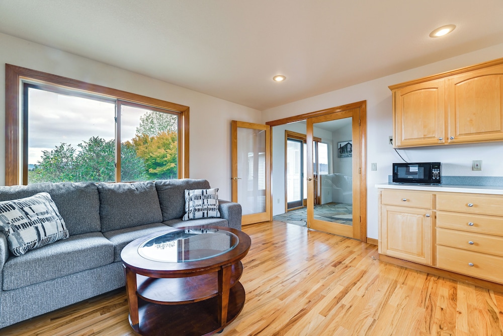 Romantic Vineyard Getaway in Oakland: Mtn Views!