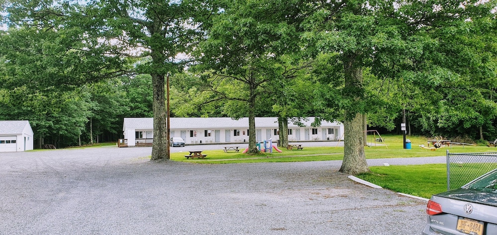 Red Ranch Motel