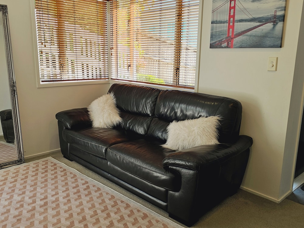 LILYPAD 4-bedroom Urban Retreat Auckland