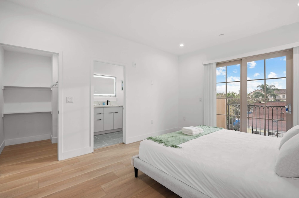 Not Affected by the Fire/modern 5BR Home With Parking, Near LA Attractions #4