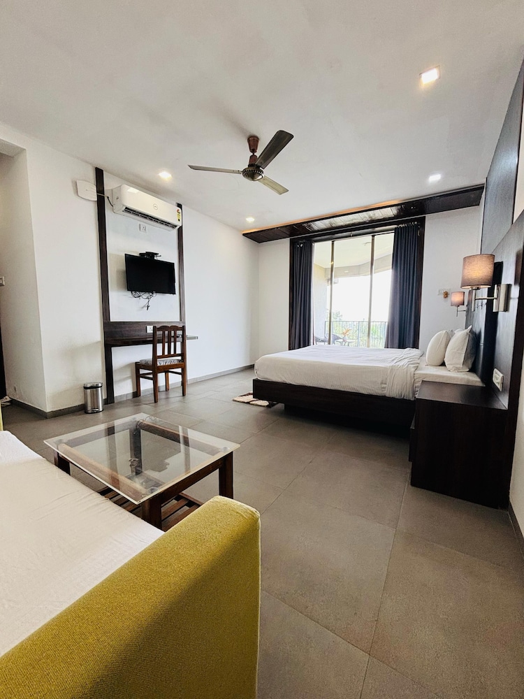 MOUNTAIN BREEZE RESORT