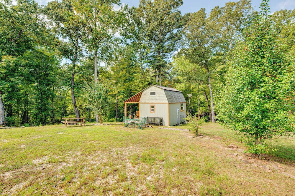 Creek Access, Fire Pit & Grill: Summerville Studio