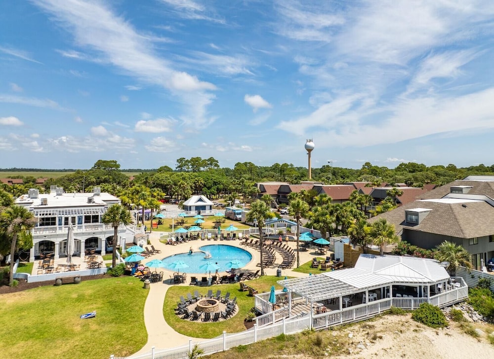 Beautifully Appointed 3-bed, 2.5-bath Home, Great Location Near Beach & Club