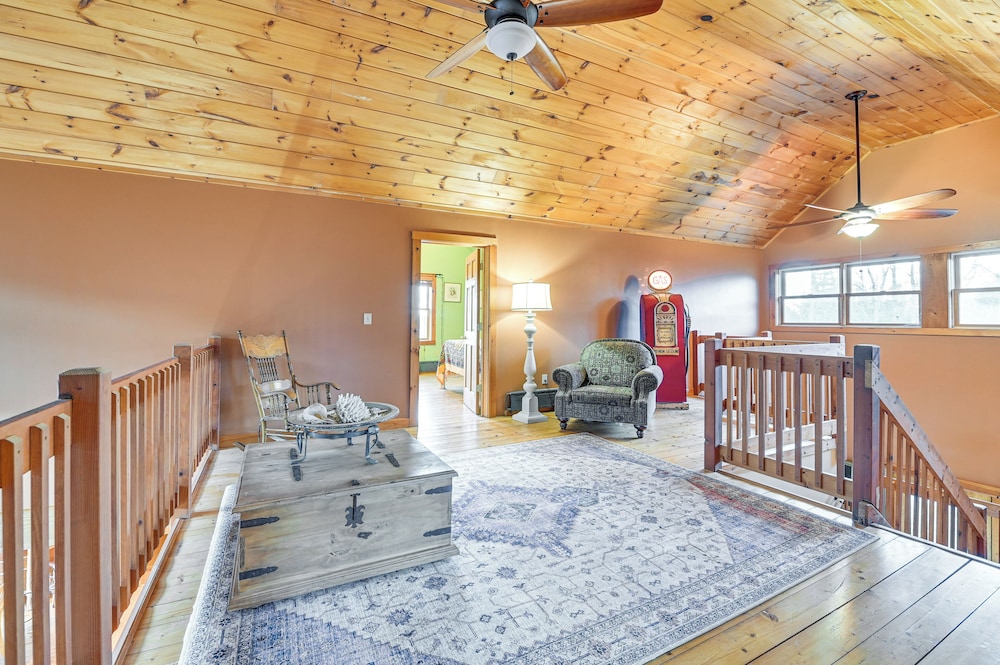 Fire Pits, Deck & Views: Catskills Home!