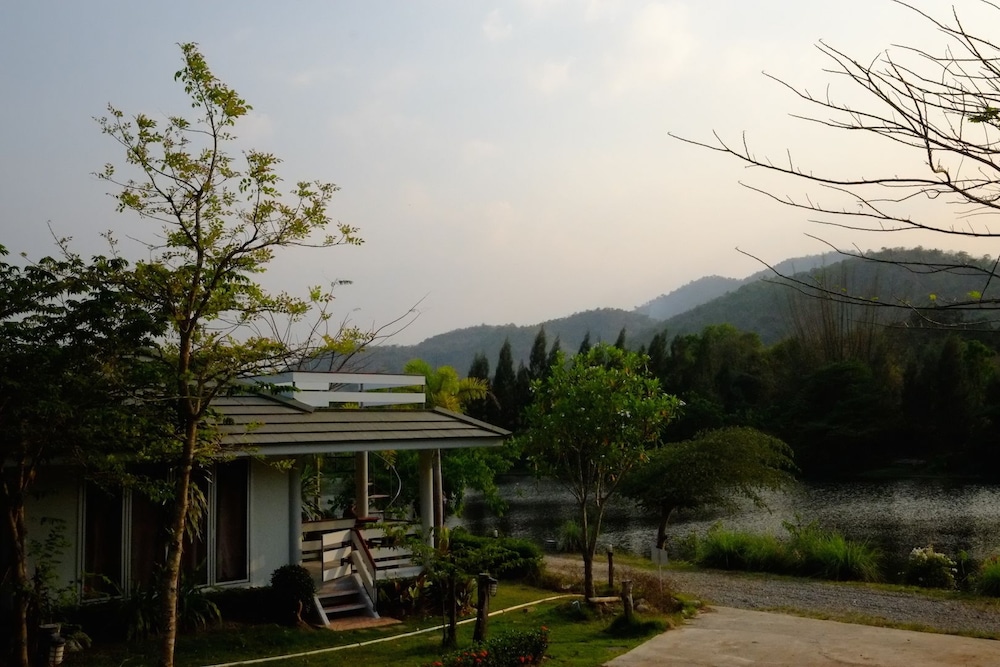 Lumphachi Lakehill Resort