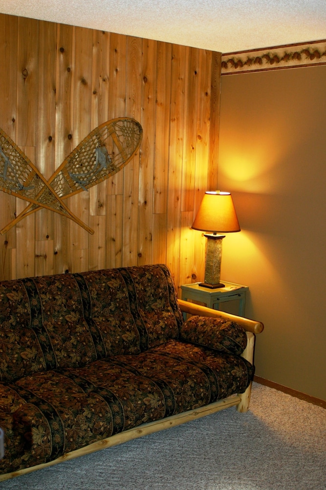 Lakewoods Resort & Lodge