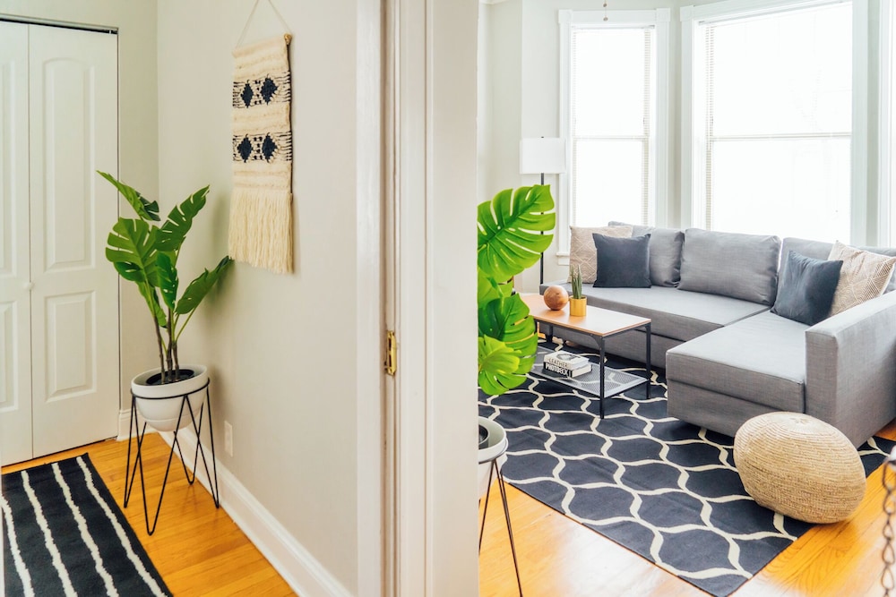2BR Apt Furnished - Grace 11-1