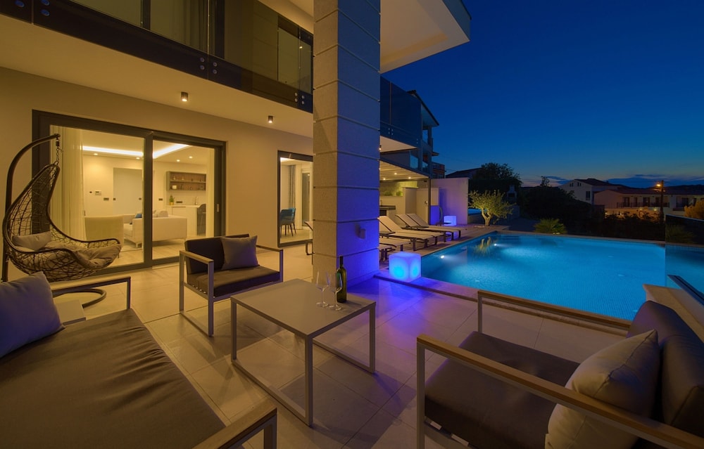 Villa Majestic With Sauna and Beautiful Views