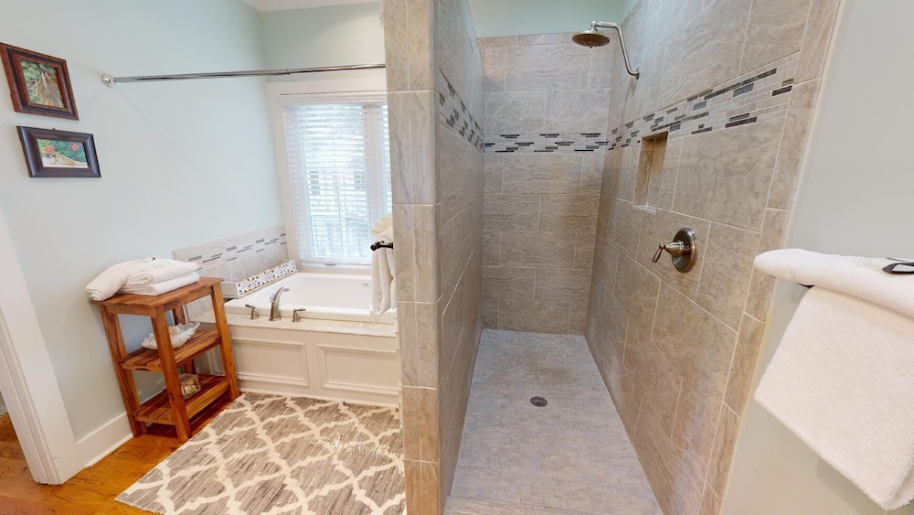 1313 6th Avenue - Rest A Shore