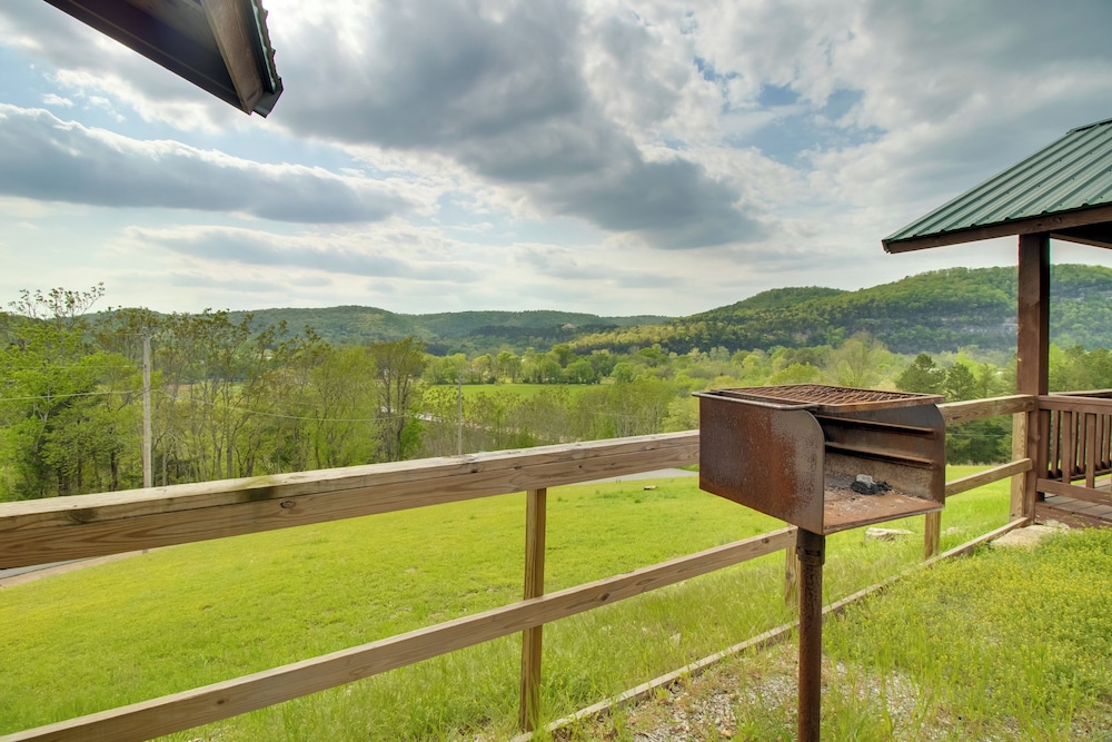 Mtn-view Porch: Arkansas Cabin Near White River