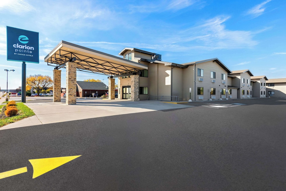 Clarion Pointe Milwaukee Airport
