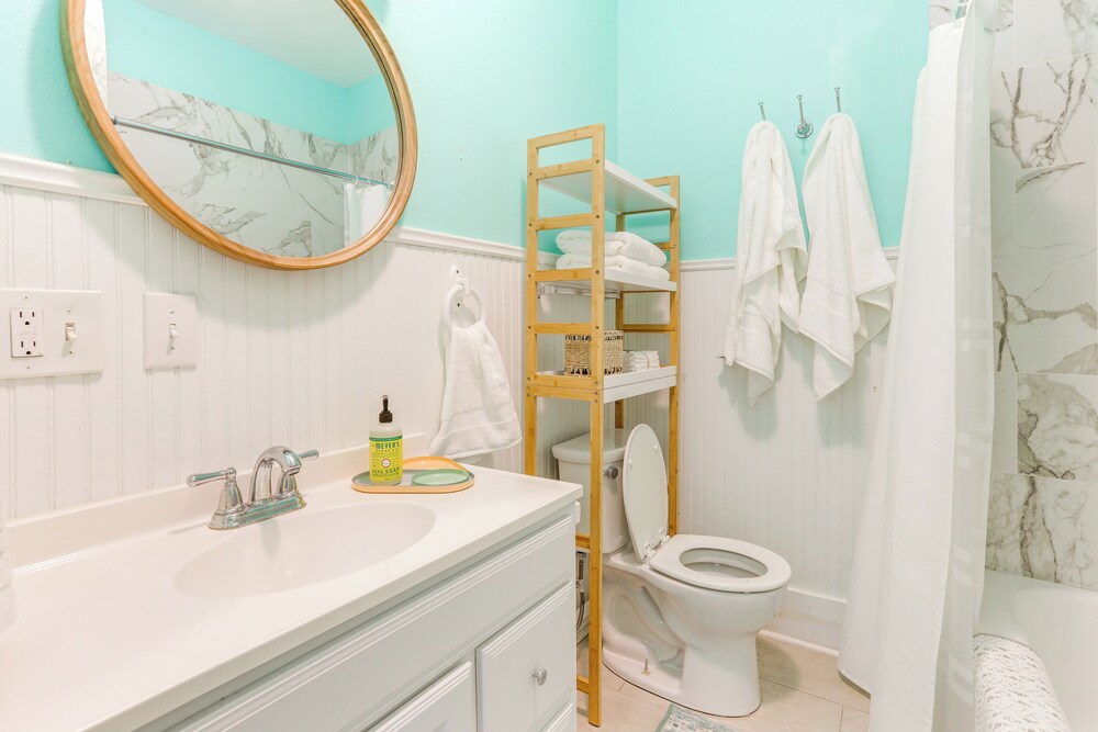 Charming Galveston Cottage - 2 Blocks to Ocean! view 3