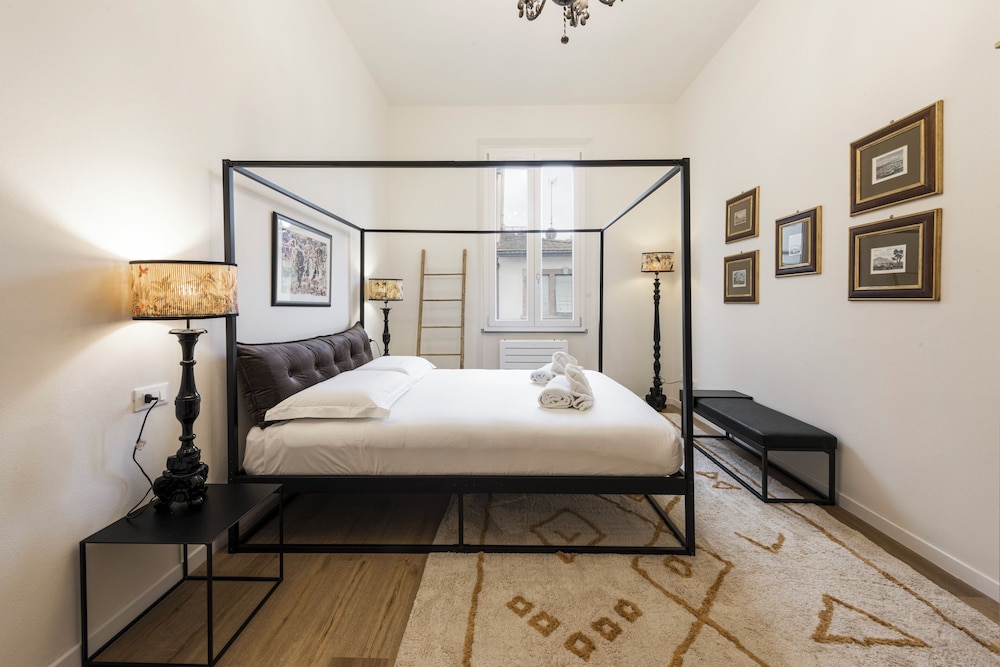 Salutati Apartments by MMega