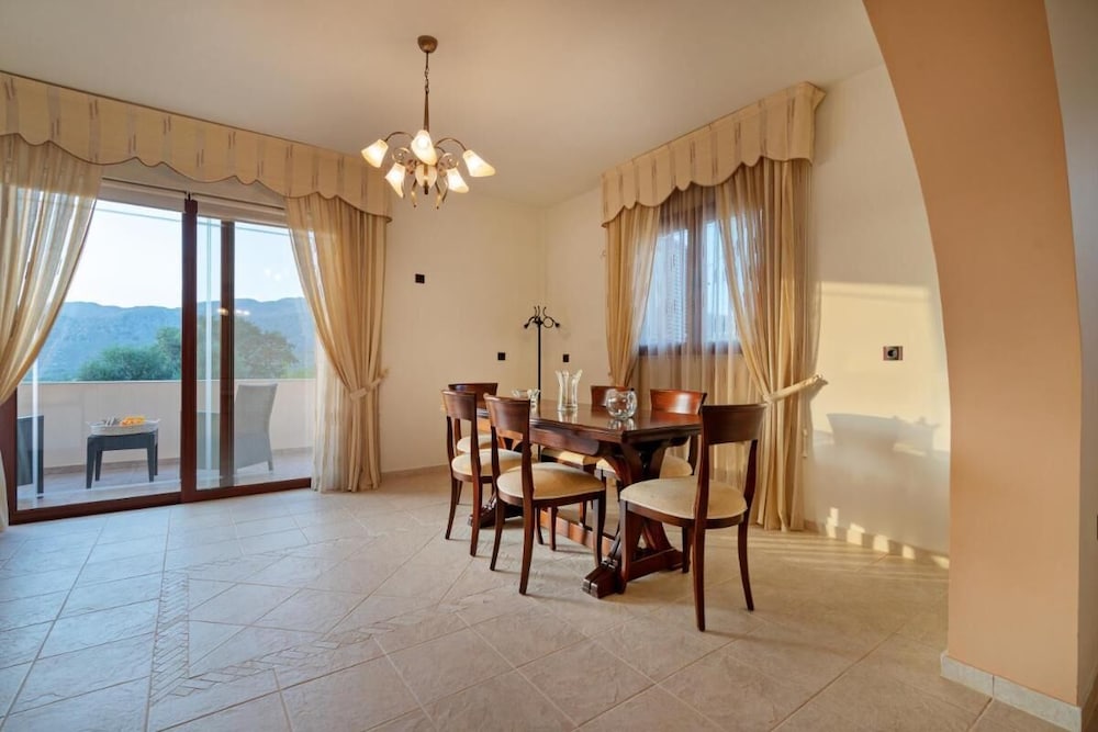 Grandpas House Agia Pelagia view 4