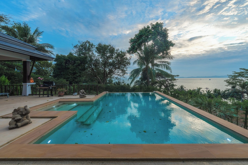 Sunrise 7BR Luxe Villa Sea View V151