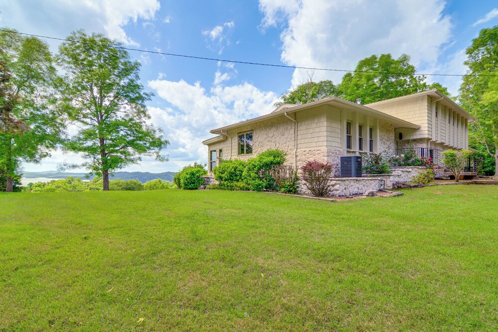 Byrdstown Home on 65 Acres w/ Pool, Trail to Lake! view 5