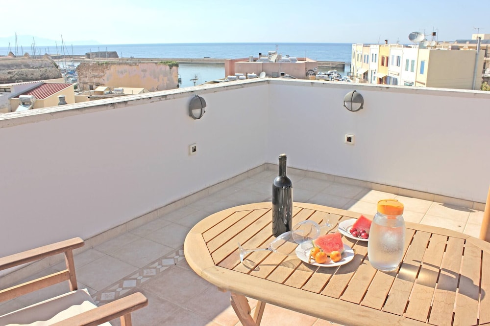 Luxurious Venetian 3 Floor House in the old Port
