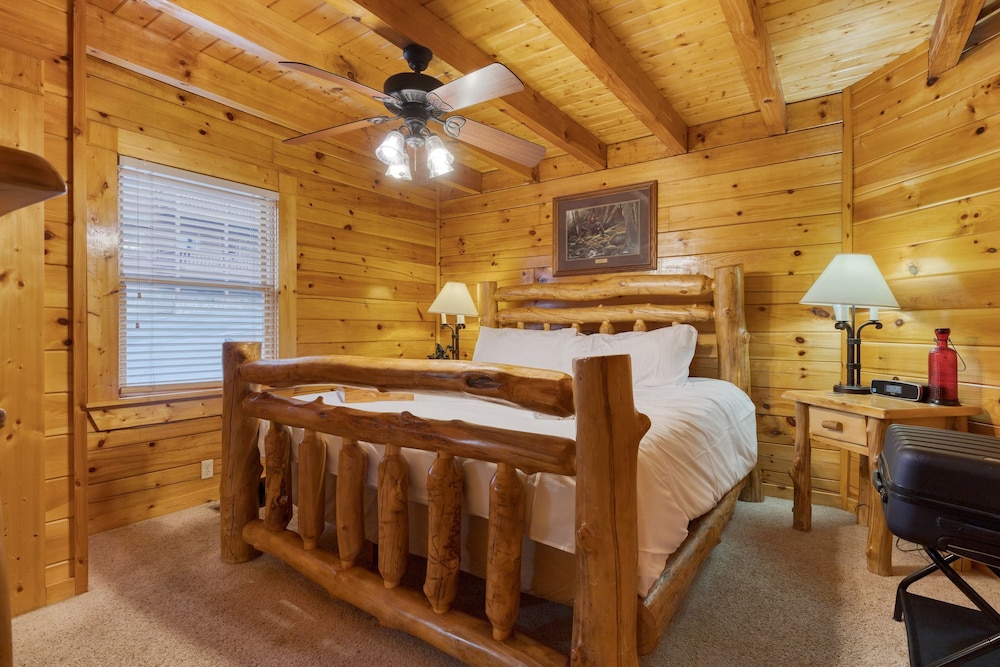 Anne s Place Cozy Cabin With Hot Tub Games Near Dollywood Attractions