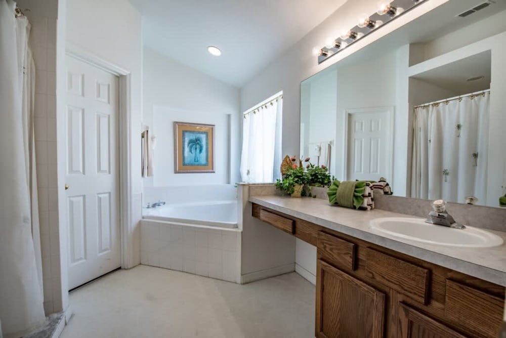 Villa Near Disney 4 Bd 3 Bt With Private Pool Quiet Comminuty