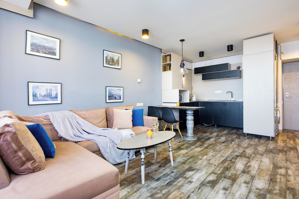 Apartment by Luxe Group SN400