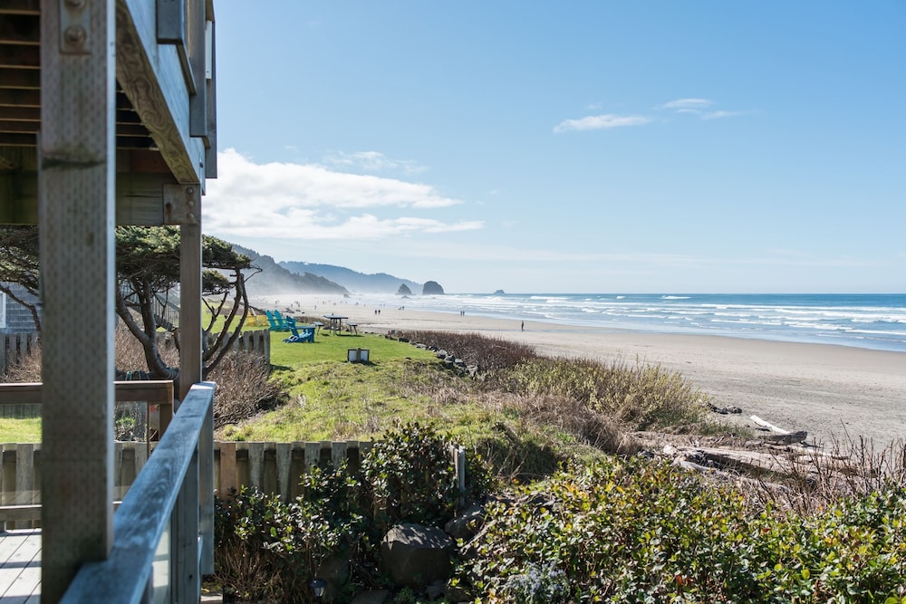 Blue Starfish by Avantstay Ocean Views Direct Cannon Beach Access