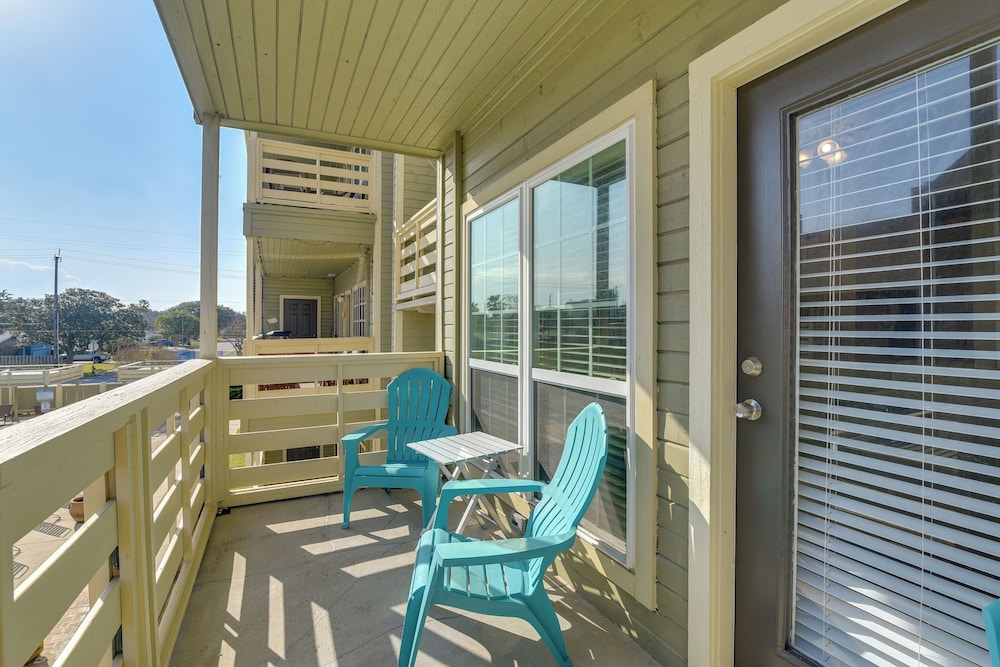 Great Location! Quiet Galveston Gem 1 Mi to Shore